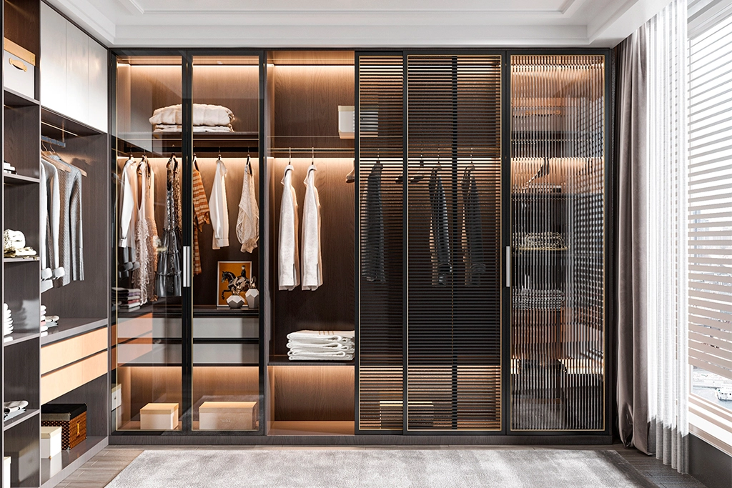 Custom closet systems in Miami: tailored storage solutions