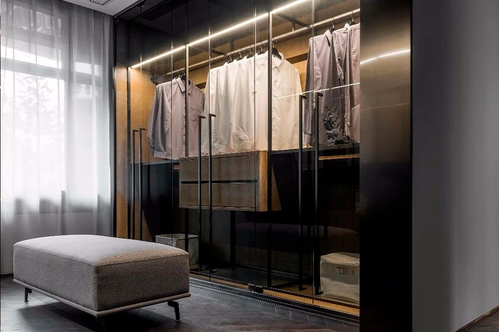closet black